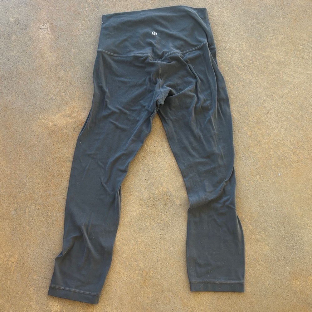 Lululemon army green capri leggings size 4